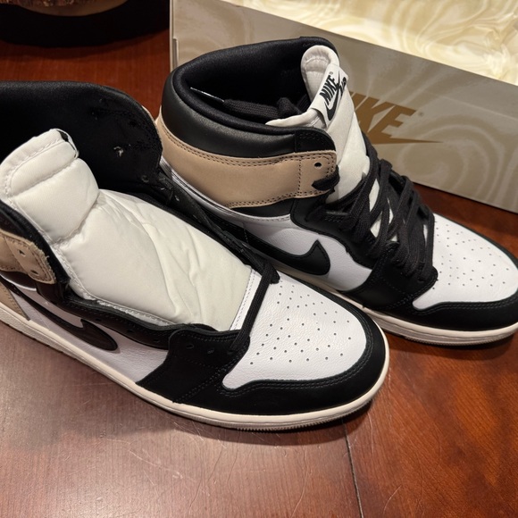 Nike- WMNS AIR JORDAN 1 retro hi og Latte Sz 12 - Picture 5 of 7